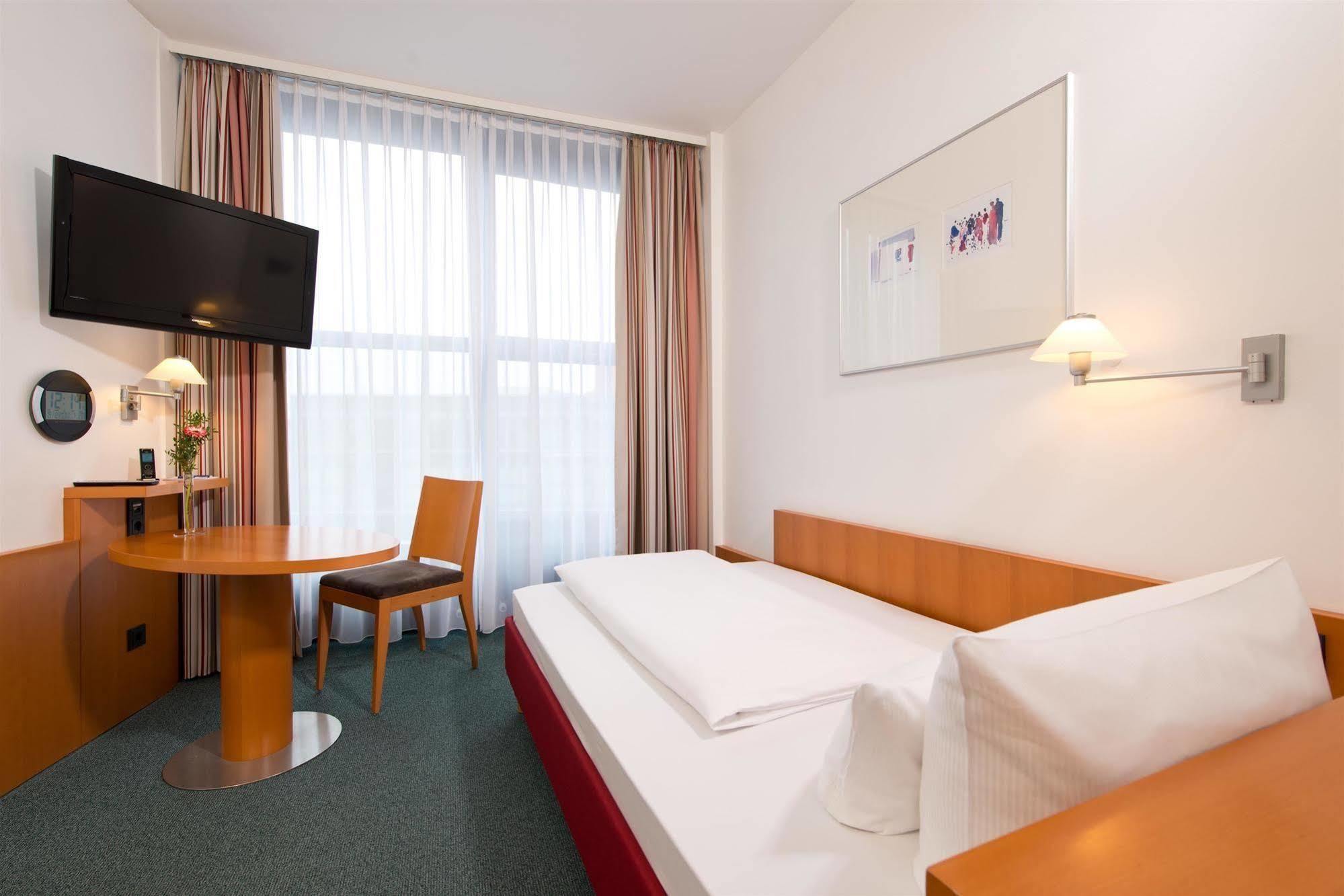 Hotel Am Borsigturm Berlin Exterior photo